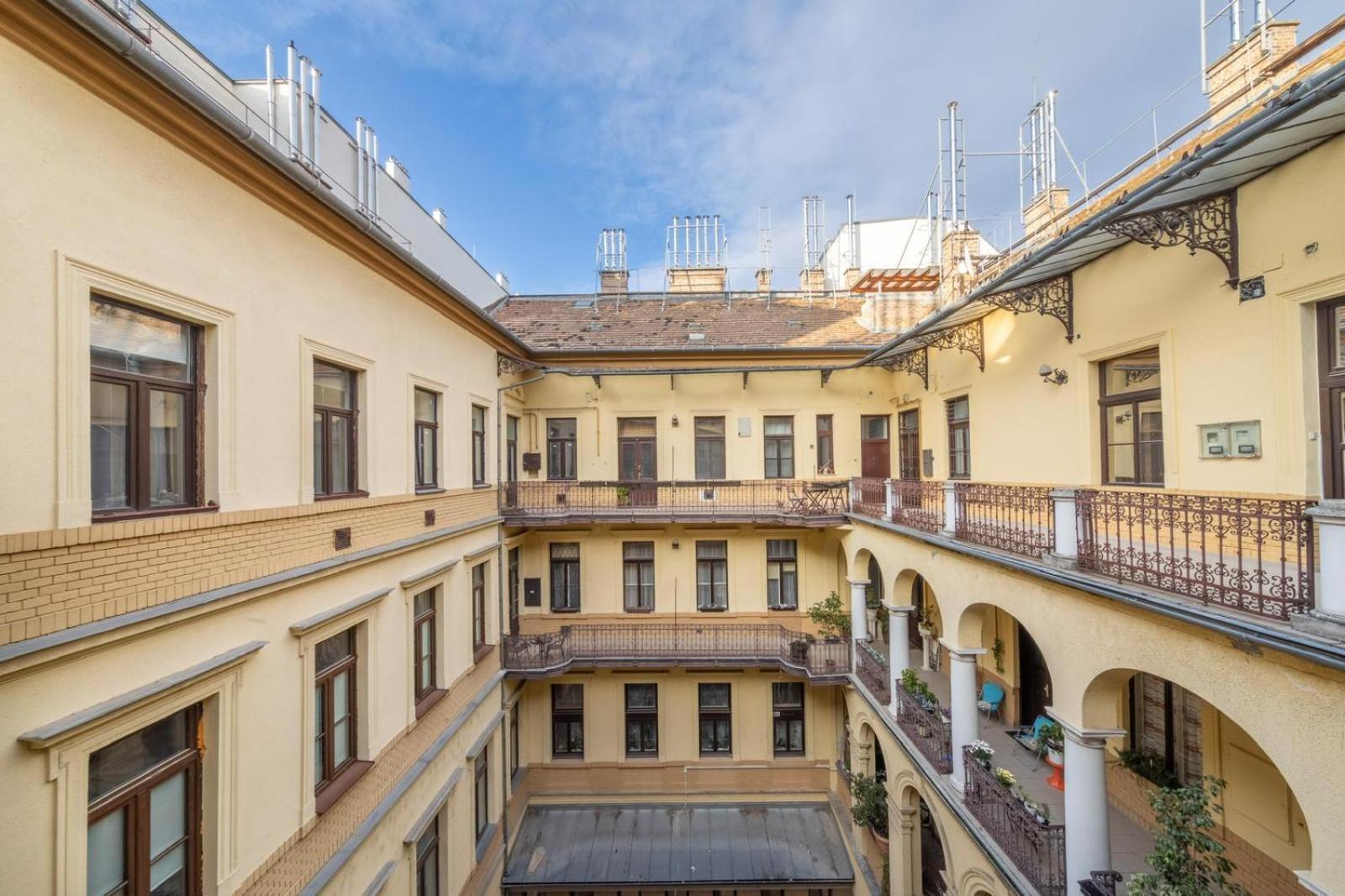 Sass Glamour Apartment Next To St Stephen Basilica S1 Будапеща Екстериор снимка